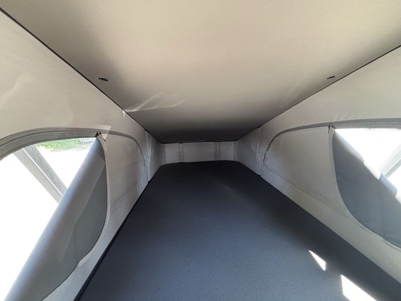 Couchage du toit relevable, 120 × 200 cm, vu de l'intérieur